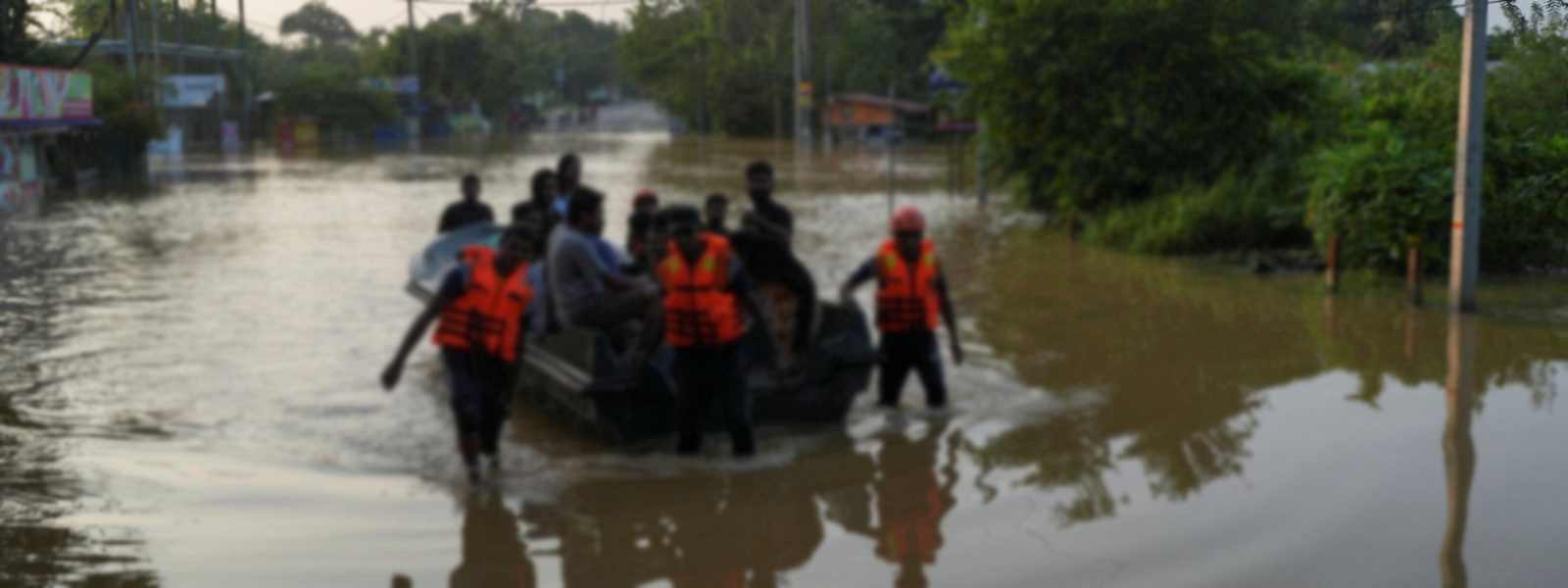 දිස්ත්‍රික්ක කිහිපයකට ත්‍රිවිධ හමුදා සහන කණ්ඩායම්